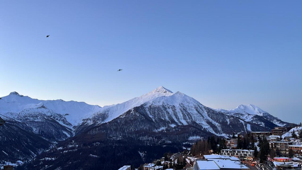 Appartement 6 places aux pieds des pistes avec piscine, wifi et parking privé PMR Orcières Esterno foto